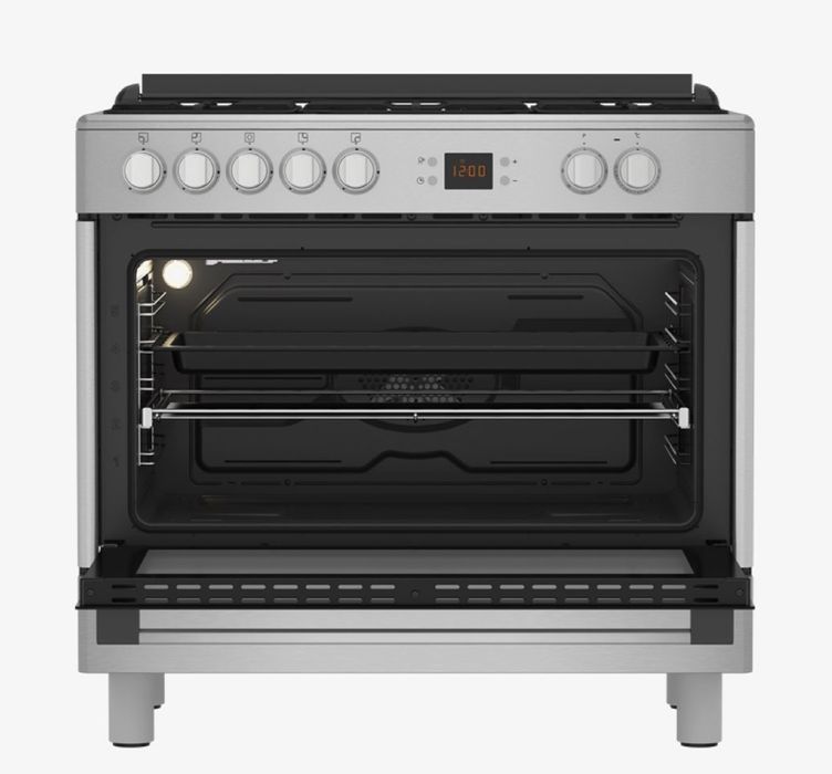 Газовая плита Beko. 5 камфорная. Имеет цвет нержавеющей стали.