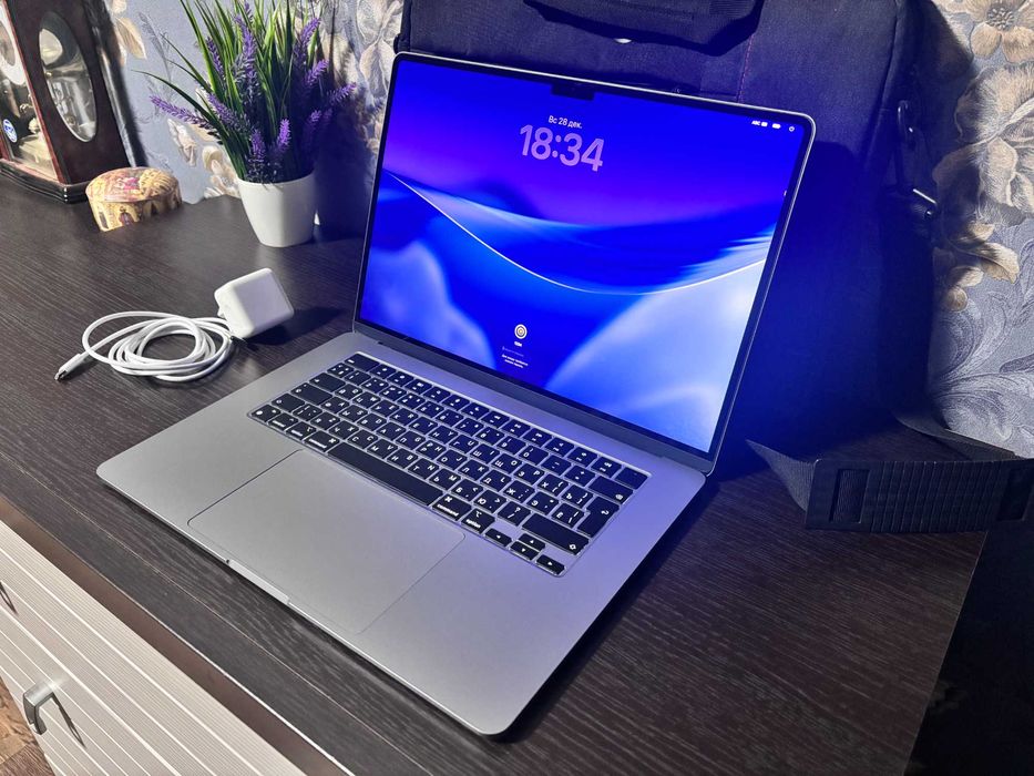 Macbook Air 15 M3. 8/256. Новый, год гарантия.
