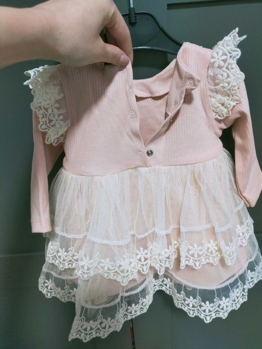 Rochita bebe superbă ca noua 3-6 luni