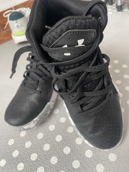Ghete baschet / strada Under  Armour, aproape noi ,  originale , luate din Austria din reprezentanta , mar 37 .5 / 23,5 cm