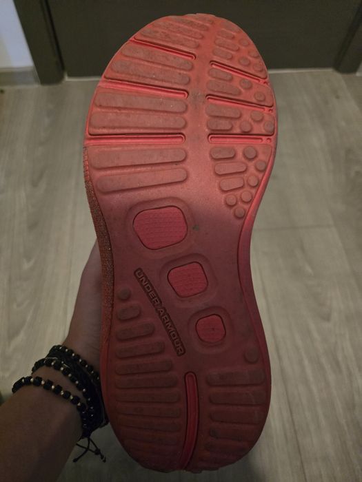 Under Armour (nu armani, nu amiri, nu dolce, nu nike, nu versace)