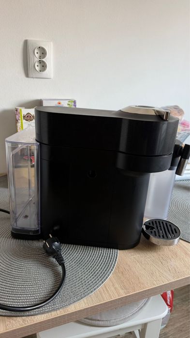 Espressor Nespresso DeLonghi Vertuo Lattissima  1500 W, 1.5L