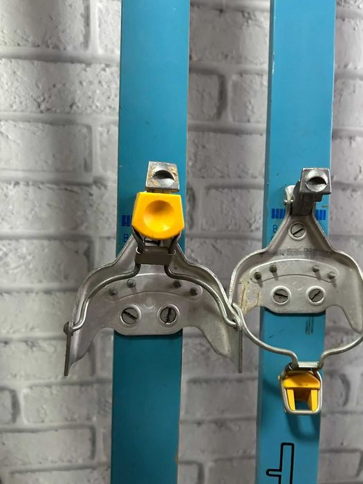 лыжи, три пары и ботинки