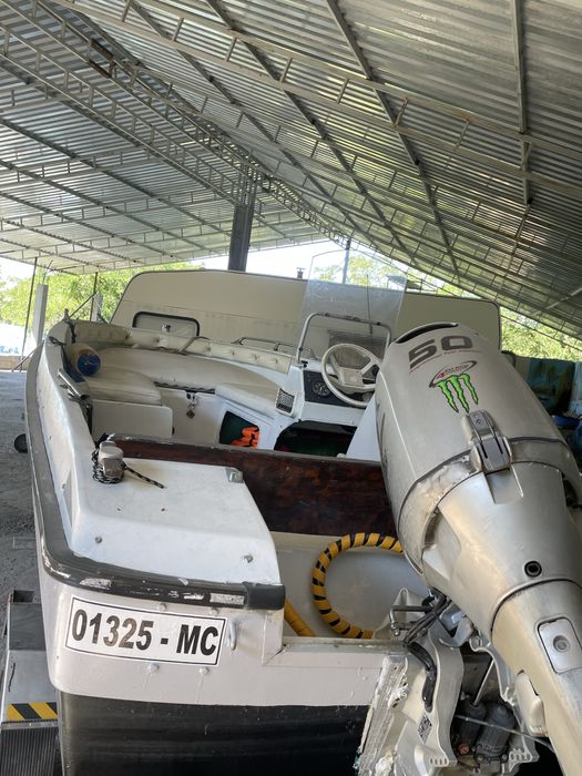 Vând barcă cu motor Honda 50 CP + peridoc