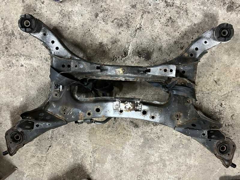 Балка подвески Nissan Teana J32