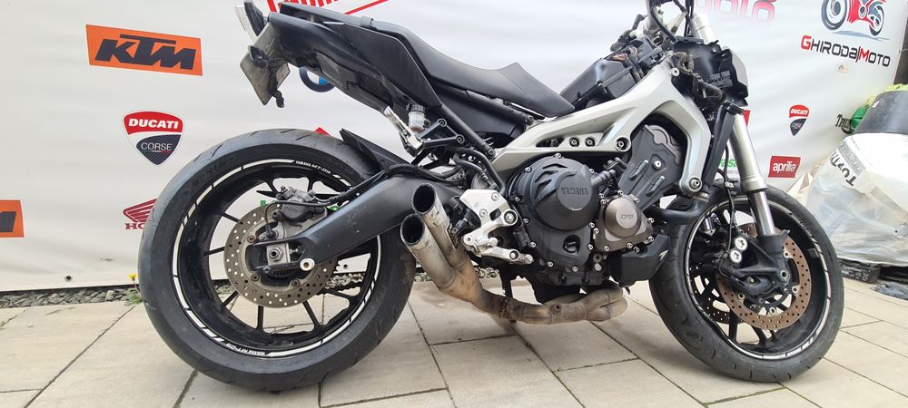 Yamaha MT09 MT 09  piese : scaun , cric central, motor , scarite , ghi