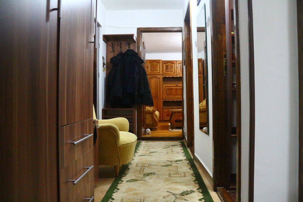 Închiriez apartament 2 camere decomandat