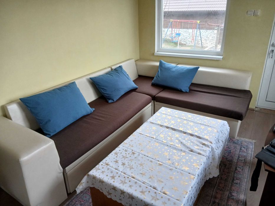 Разтегателен диван