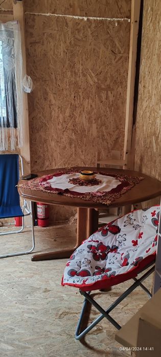 Vand 2 mese mari lemn masiv