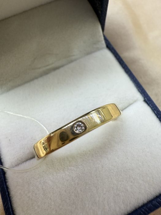 Золотое кольцо с бриллиантом