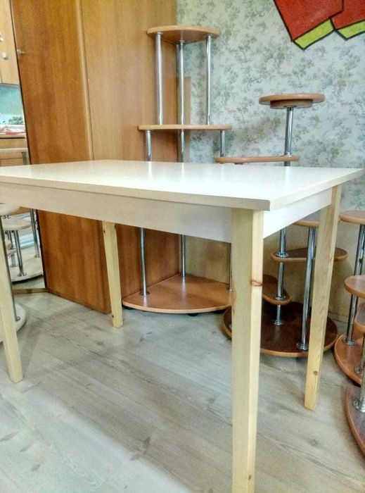 Стол кухонный 100х60см., новые