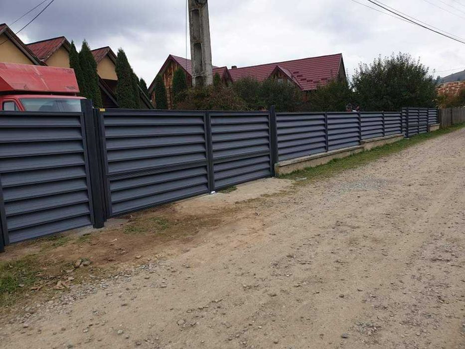Garduri din panouri stil jaluzele, sipca metalica, tabla, plasa si BCA