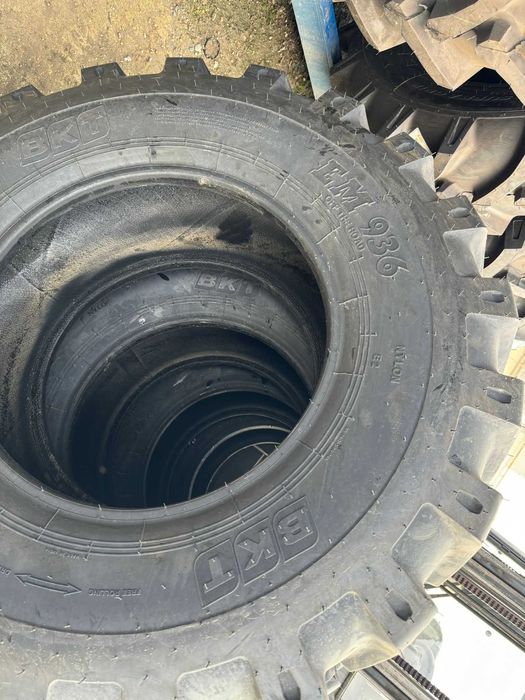 Cauciucuri 400/70-20 (16.0/70-20) BKT pentru Liebherr, Fendt