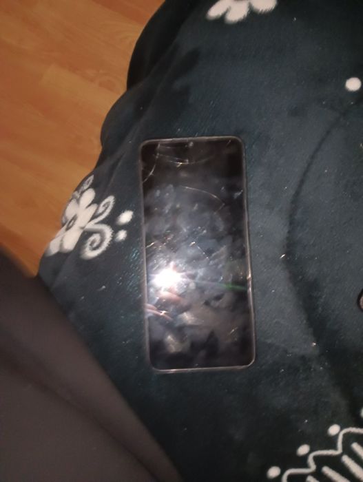 Vând redmi 13c display defect