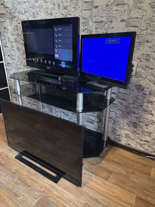 Продается 3 телевизора с подставкой