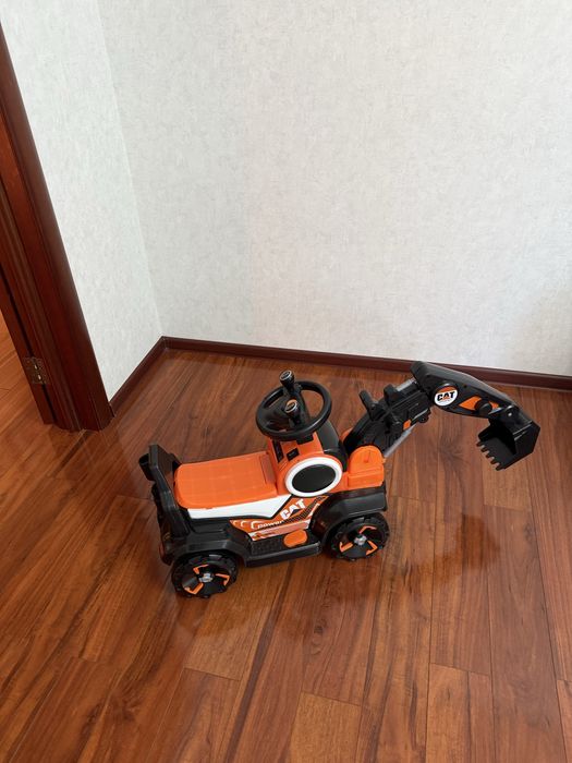 Продам машинку , транспорт