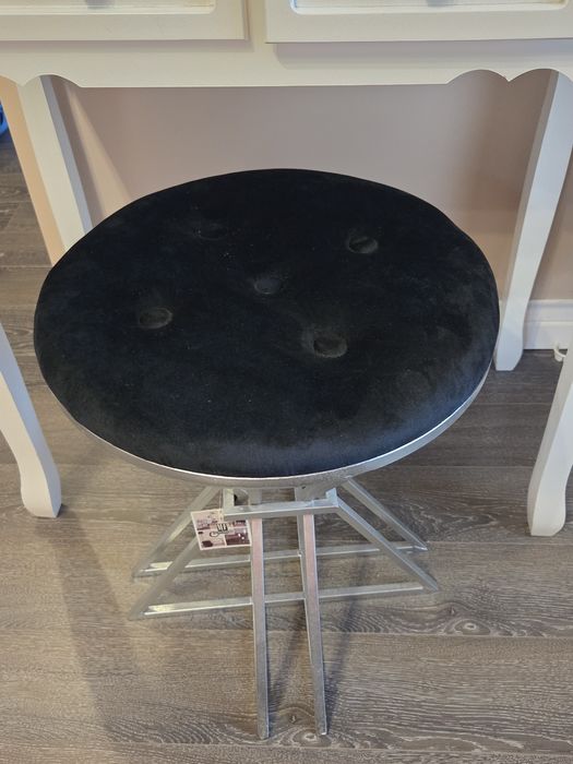 Masă pt machiaj cu scaun