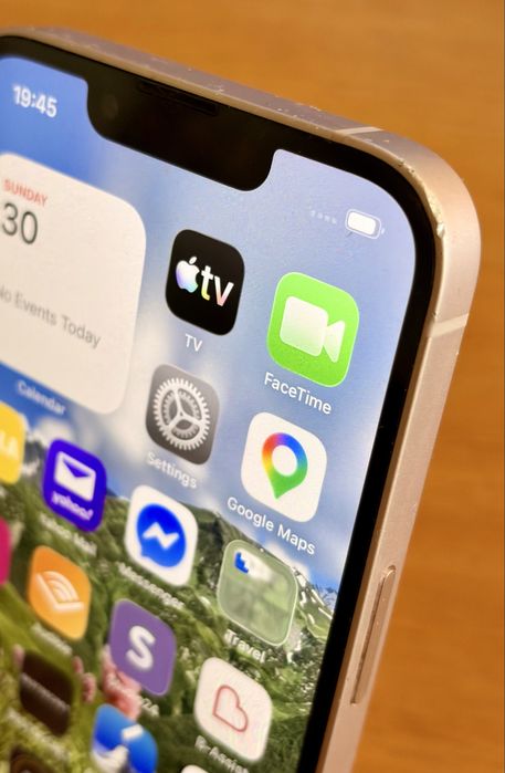 iPhone 13 с  батерия 100%