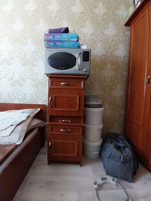 Продаются кровать и тумбочки