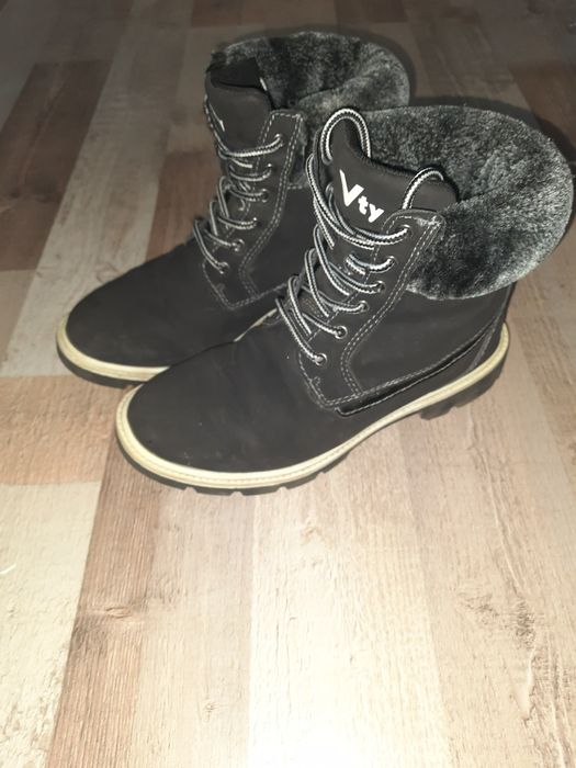 Ghete dama Vty mărimea 38 , negre, cu Blanita  noi stare excelentă.