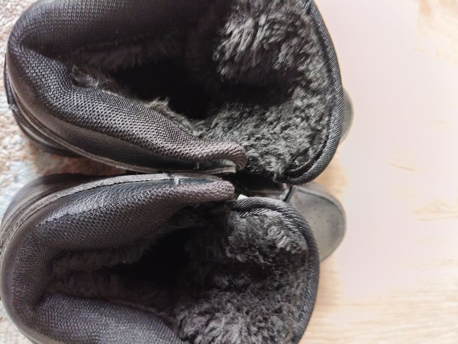 Продам новые зимние ботинки