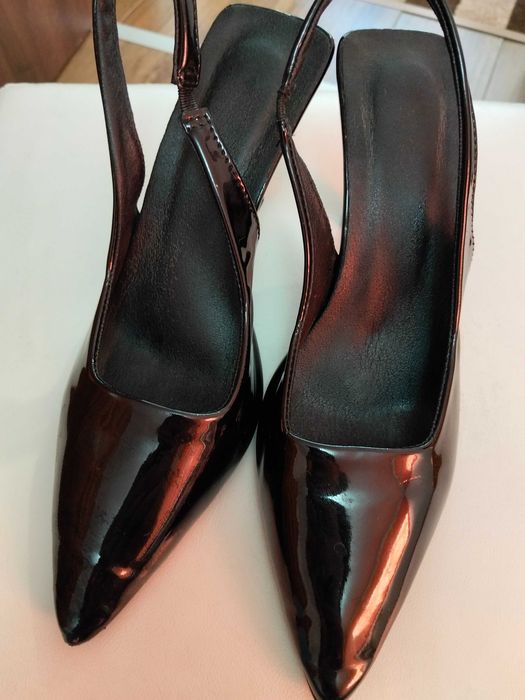 Vând pantofi stiletto negri