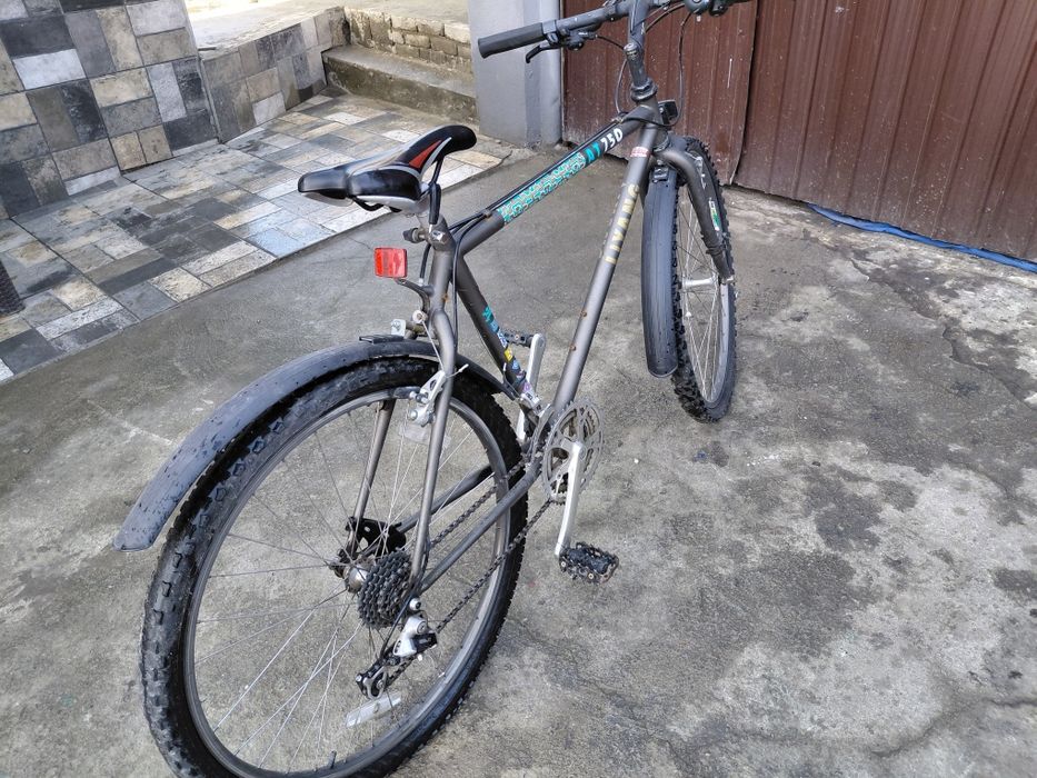 Vând bicicleta urgent de munte montanbike model  mai vechi preț neg