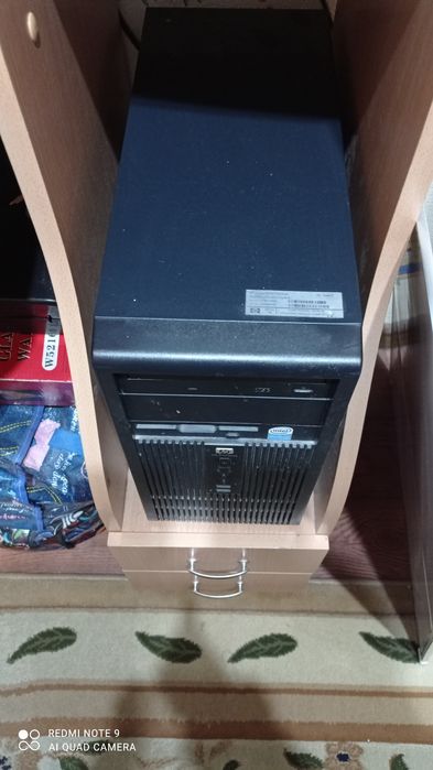 Компьютер старого образца рабочий,только нужны умелые руки