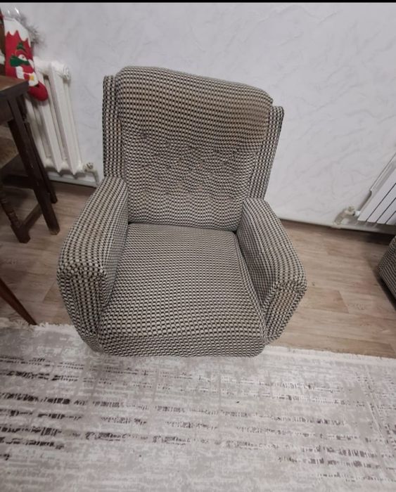 Диван и два кресла