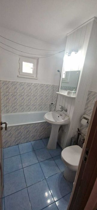 De vanzare apartament 3 camere decomandat