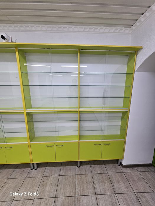 Продам ветрины 2 шт