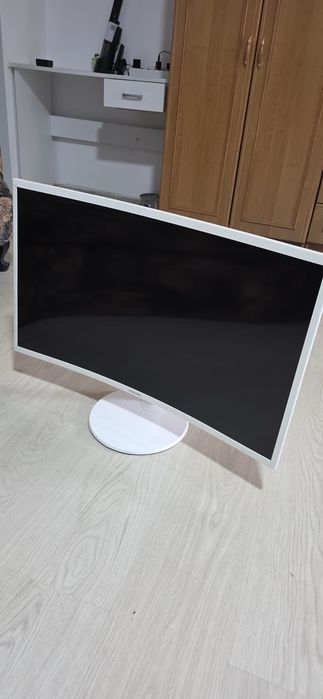Monitor curbat Samsung alb