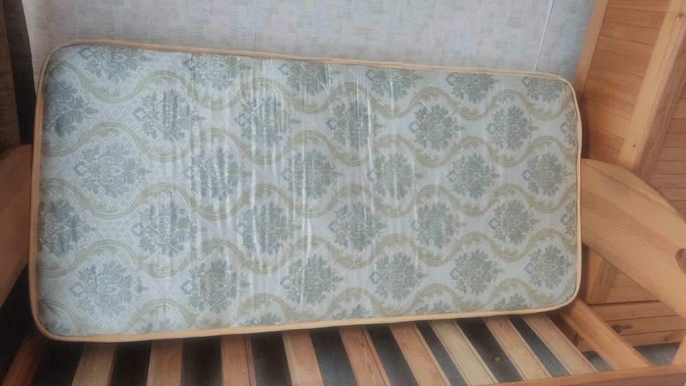 Деревянная детская кровать 170*80 с матрасом