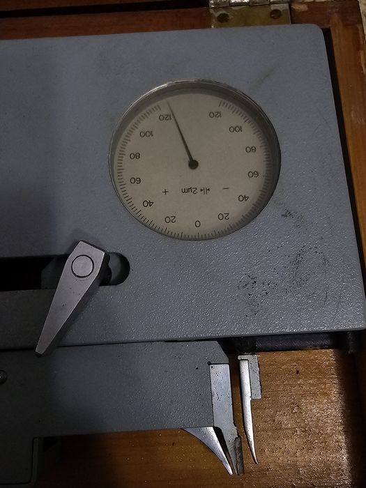 Aparat de măsurat abaterea pasului la roti dințate