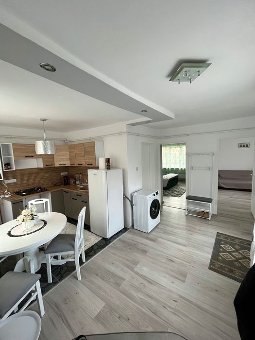 Inchiriez CASA+curte