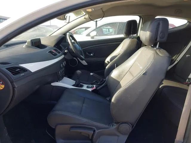 Piese de Renault Megane 3 2011 in 2 usi
