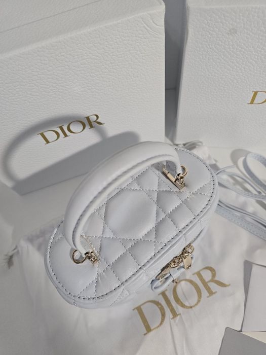 Налична чанта Dior Dioramour