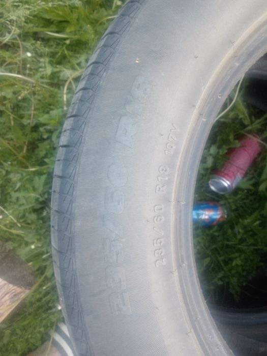 Продам резину 235/60/18