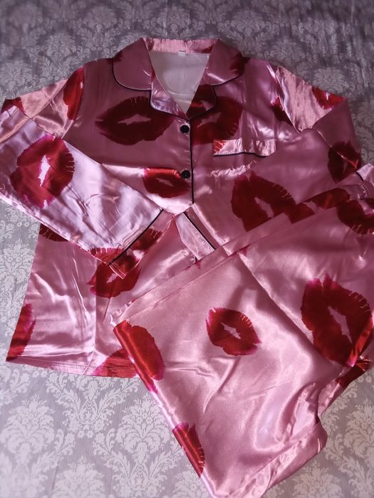 Сатенена пижама С размер