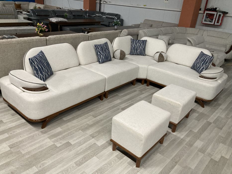 Ugalok mexanizmli 4.50×2.50 m zamonaviy divan sotiladi oyogi yongoq