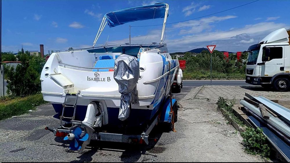 Моторна лодка Beneteau