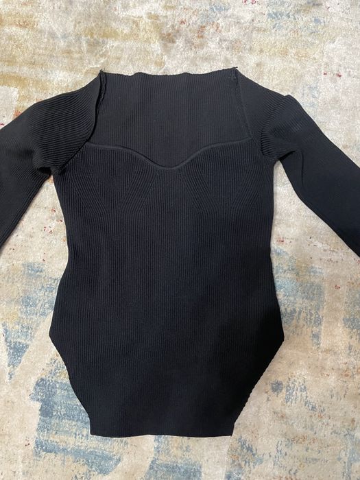 Те самые кофты с открытыми плечами