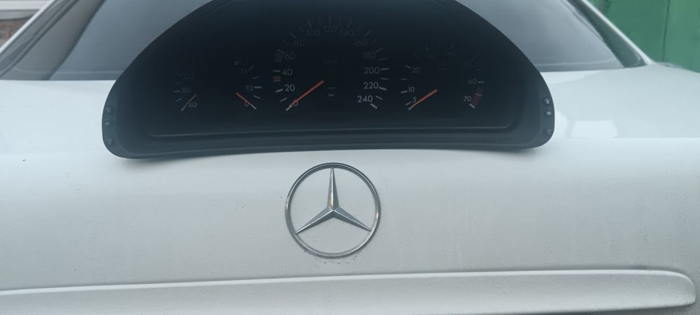 Продам щит прибора на мерседес 210 дорест