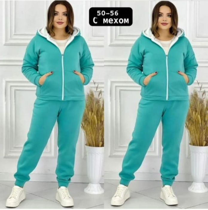 Женский тёплый костюм,новый.