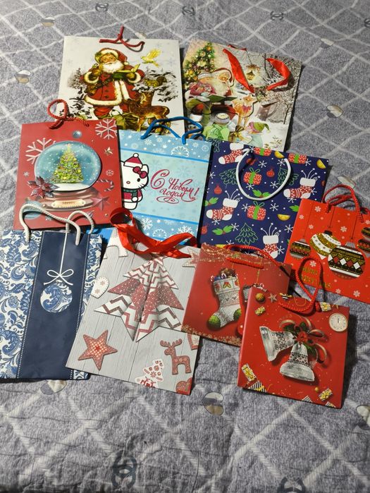 Подарочные  и брендовые бумажные пакеты