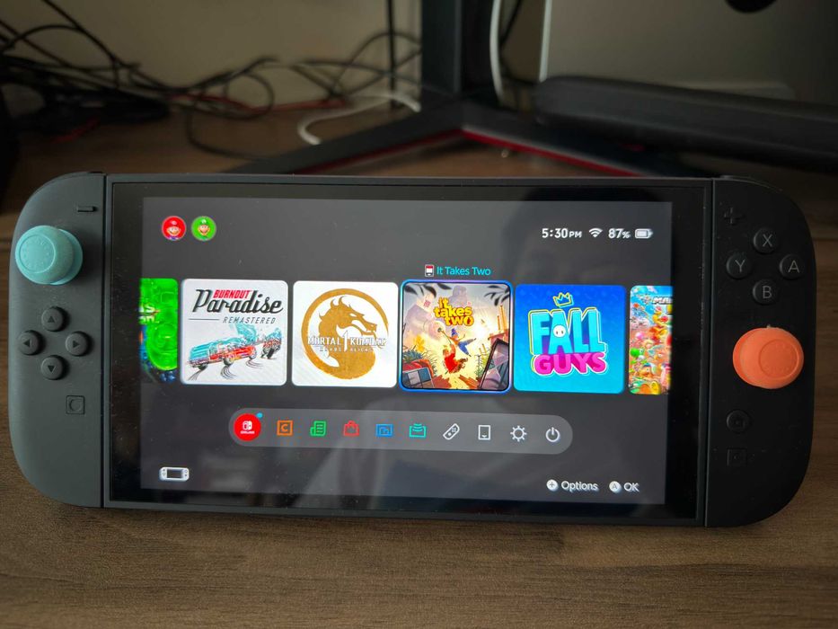 Конзола Nintendo Switch 2 + 5 игри и аксесоари