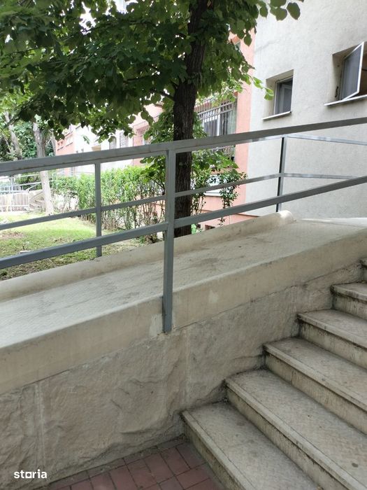 Garsoniera mare, renovată, la cheie