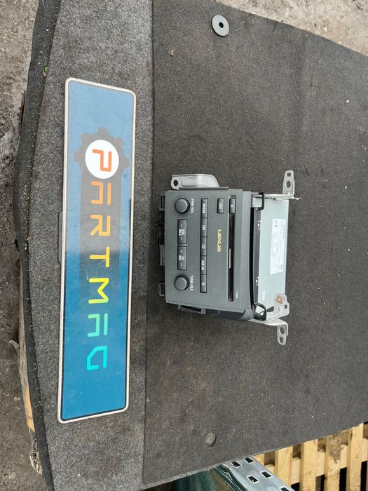 Lexus CT200H Батерия броня фарове  стопове километраж дисплей радио CD