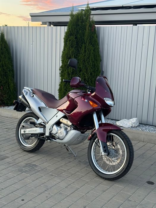 Motocicleta Aprilia pegasso 650