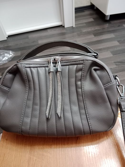 Продам сумочки по 2500 т